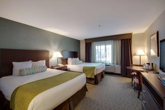 جناح بسريرين كوين بحوض استحمام لذوي الإعاقة، Best Western Plus The Inn At Hampton 3/5