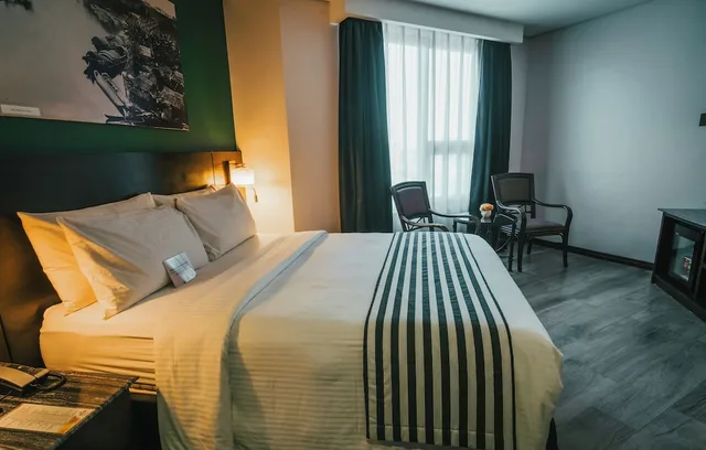 غرفة بريميوم ديلوكس بسرير كوين، 1898 Hotel Colonia En Las Filipinas 2/8