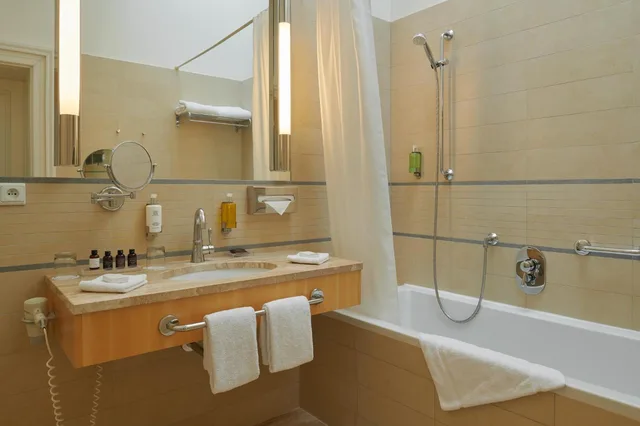 Junior Suite, Queen Bed, Sofa, Attic، Ventana Hotel Prague 2/4