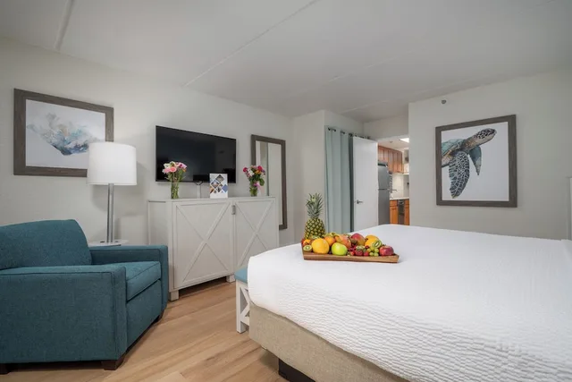 جناح بسرير كينج بإطلالة على المسبح، Princess Royale Oceanfront Resort 1/5