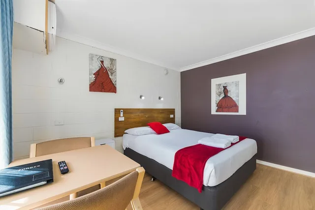 غرفة اقتصادية قياسية بسرير مزدوج، Plainsman Motel 2/7