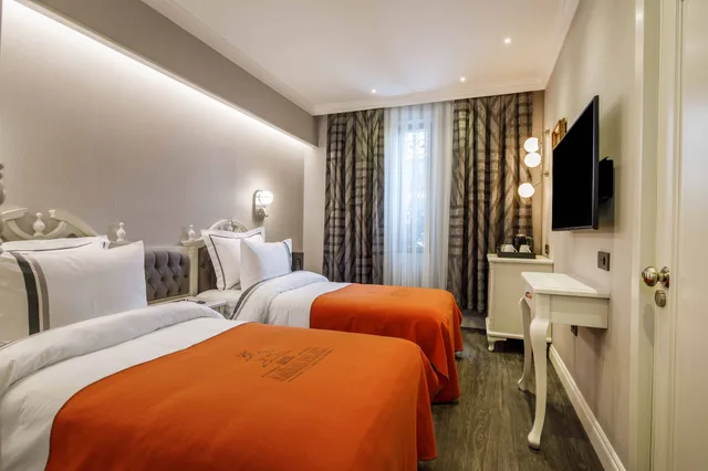 غرفة قياسية بسريرين منفصلين في الطابق الأرضي، Amiral Palace Boutique Hotel 2/5