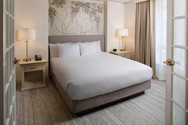 جناح ديلوكس بسرير كينج بغرفة نوم واحدة، Wyndham Atlanta Perimeter 1/3