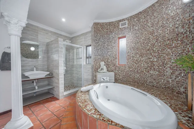 غرفة بسرير كينج مع أريكة، Beachcomber Bay Guest House 8/10