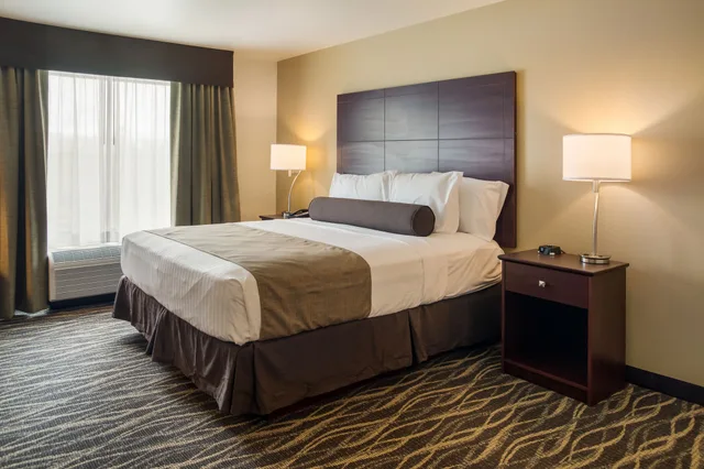 غرفة بسرير كينج لذوي الإعاقة، Cobblestone Inn & Suites - Ashland 1/4