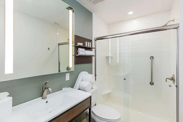 جناح بسرير كينج بغرفة نوم واحدة لذوي الإعاقة، Hilton Garden Inn Davis Downtown 4/5