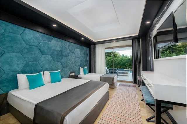 Swim Up, 1 Double and 1 Single Bed, Pool View, Terrace، Dosinia Luxury Resort 1/2