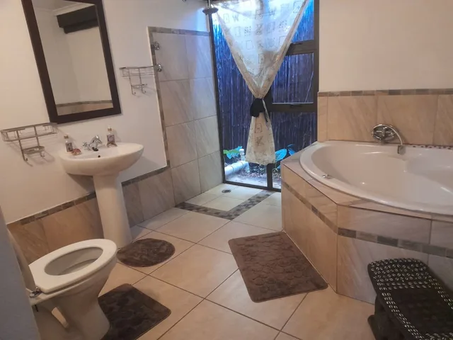Sands, Family, Queen Bed، Breena Bnb Guest House 3/3