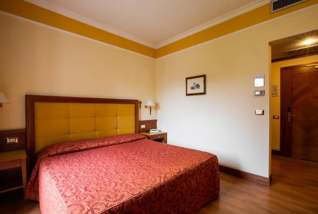 غرفة سوبيريور بسريرين منفصلين بإطلالة على الحديقة، Hotel Il Chiostro 1/6