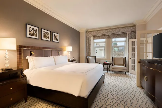 Fairmont Gold, King Bed، Fairmont Chateau Laurier 2/4