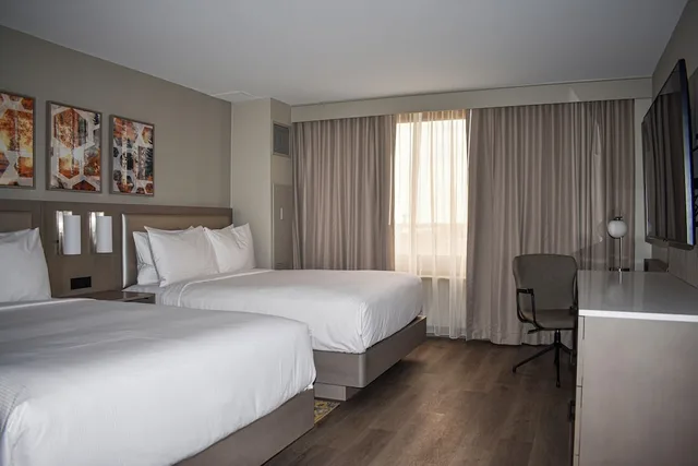 غرفة بسرير كوين، Doubletree By Hilton Chicago Oak Brook 1/4