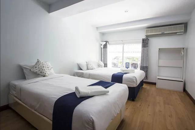 غرفة ثلاثية بسرير كوين وسرير فردي، Nautical Home Bed & Breakfast Khaolak 3/7