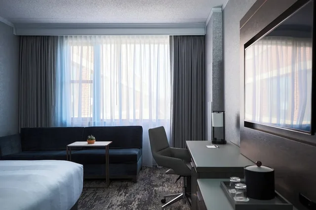 غرفة بسرير كينج لذوي الإعاقة، The Courtyard by Marriott Chicago at Medical District/UIC 3/4