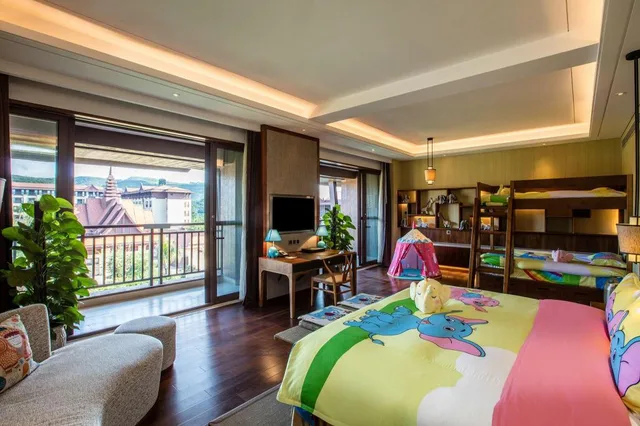 جناح جونيور بسرير كينج وسرير بطابقين مع دخول الصالة، Crowne Plaza Resort Xishuangbanna Parkview 1/1
