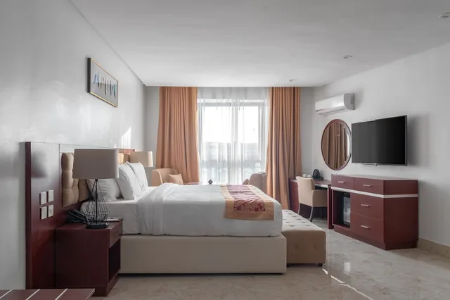 غرفة سوبيريور بسرير كوين، Johnwood Hotel by Bolton 3/3