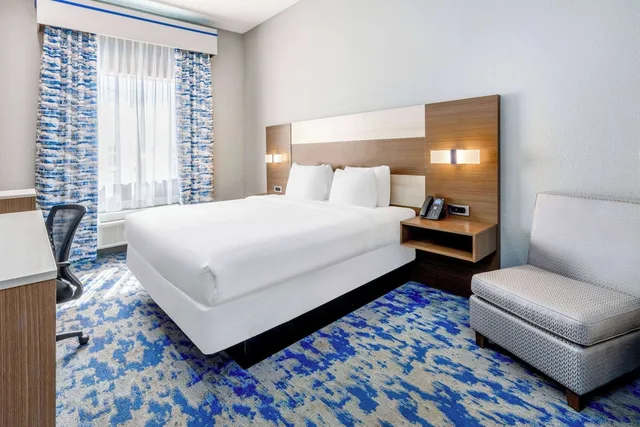 غرفة بسرير كينج لذوي الإعاقة، Baymont by Wyndham Carlsbad NM 2/4
