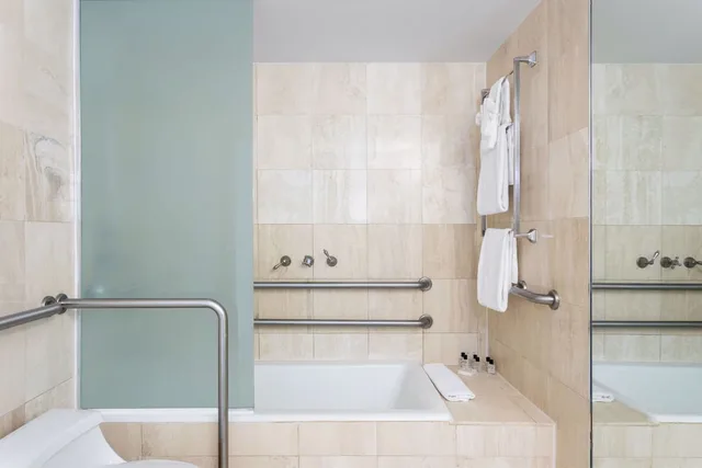 استوديو بسرير كينج، The Astor by LuxUrban 4/4
