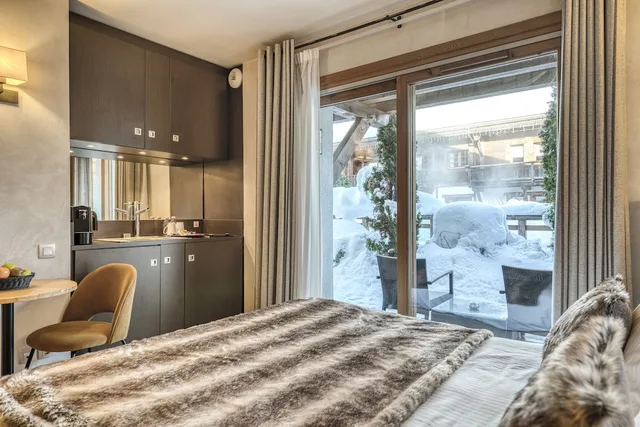 غرفة بشرفة، Les Loges Blanches 3/4