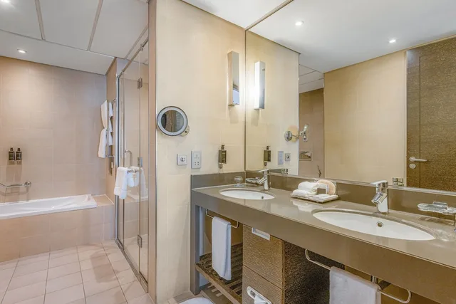 جناح بسرير كينج بغرفة نوم واحدة بمطبخ صغير للمدخنين، Four Points by Sheraton Al Ain 3/10