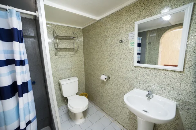 غرفة قياسية رباعية بسرير مزدوج وسريرين منفصلين، Si Hotel 4/4