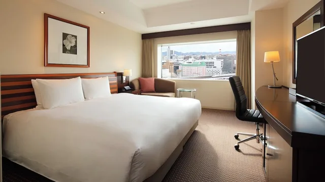 غرفة بريميوم بسرير كينج بإطلالة على المدينة للمدخنين، Ana Crowne Plaza Okayama Formerly Ana Hotel Okayama 3/6
