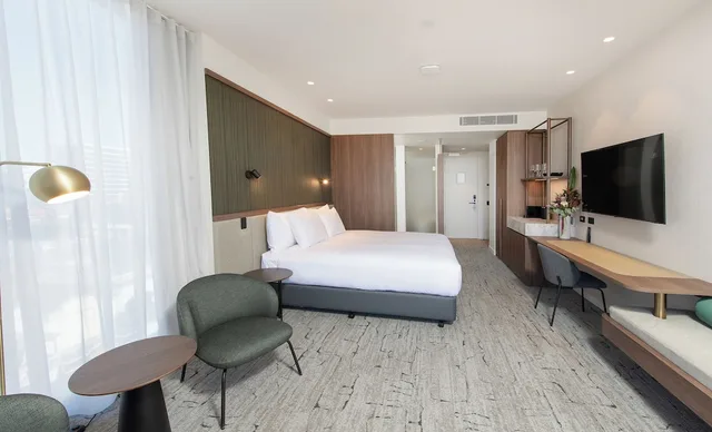 غرفة سوبيريور بسرير كينج، The George Glenelg 2/3