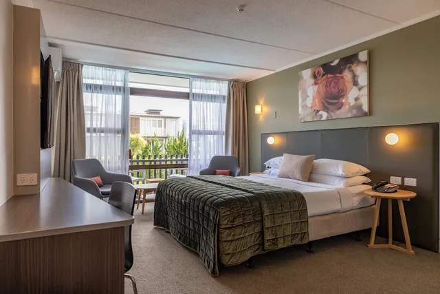 غرفة سوبيريور بسرير كينج بشرفة، Rose Park Hotel Auckland 4/7
