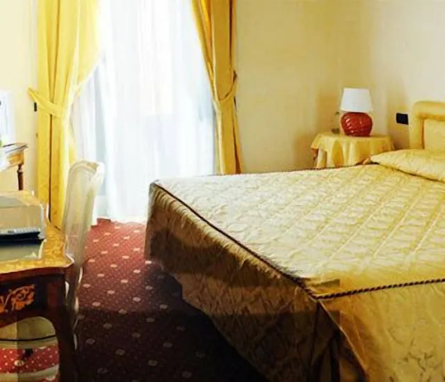 غرفة كلاسيكية بسرير كوين، Grande Albergo Internazionale 2/6