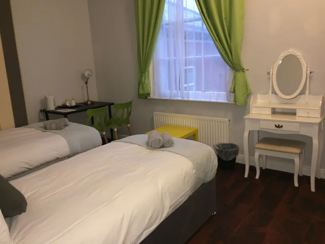 غرفة كومفورت ثلاثية بثلاثة أسرّة، Queen's Guesthouse 2/4