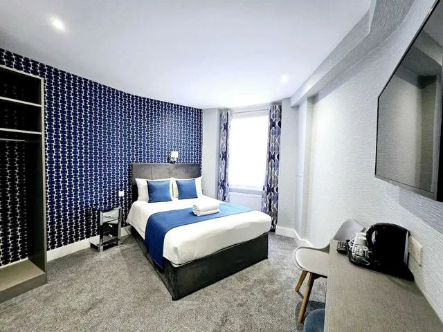Semi Basement, Double Bed, George 5/10