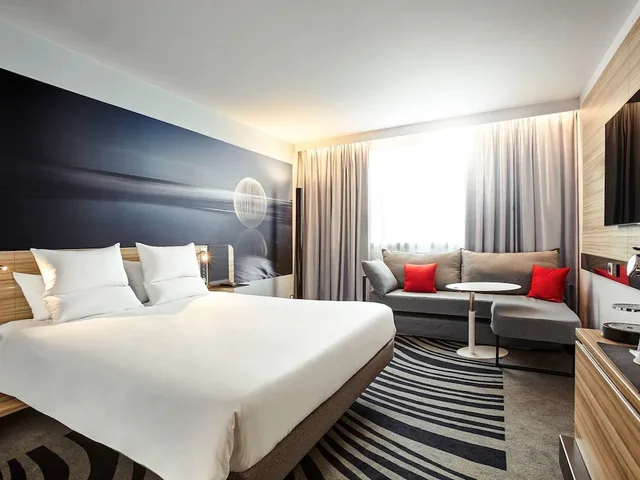 غرفة قياسية بسرير مزدوج مع أريكة، NOVOTEL EDINBURGH CENTRE 1/10
