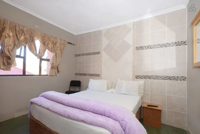 جناح تنفيذي بسرير كوين، Legacy Guest Lodge 1/3