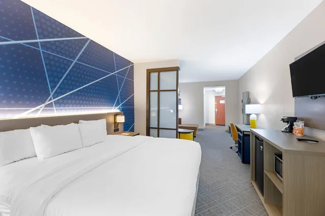 جناح مع أريكة، Comfort Suites Pecos 5/10