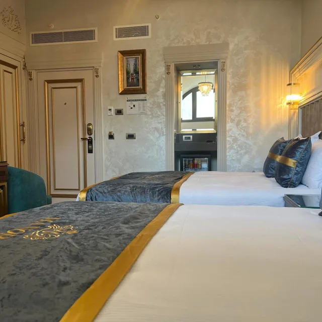 غرفة ديلوكس عائلية بسرير كينج، MANORS HOTEL 5/8