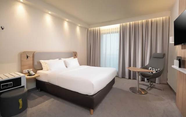 غرفة قياسية ركنية بسرير كوين، Holiday Inn Express Munich North, an IHG Hotel 3/5