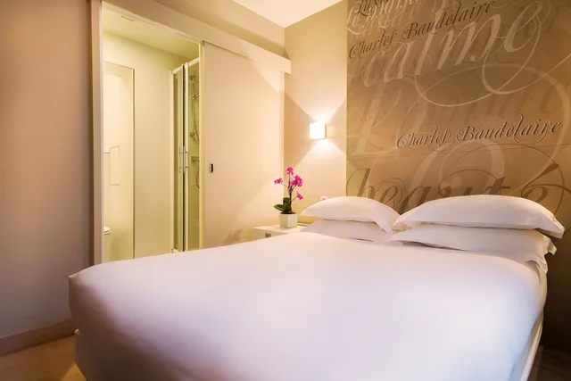 غرفة قياسية بسرير كينج، Hotel Chambellan Morgane 1/4