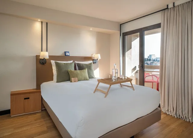 Studio, Queen Bed, Terrace, FirstName Toulouse Residence, part of JdV by Hyatt 1/6