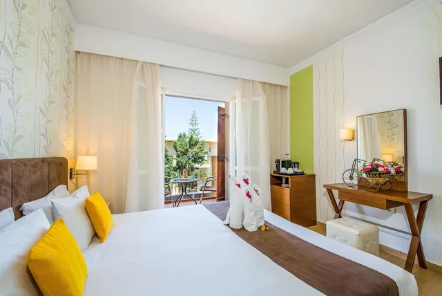 Connecting, Twin Beds, Lateral Side Sea View, Sofa، Kalyves Beach Hotel 1/8