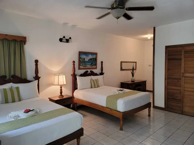غرفة سوبيريور ثلاثية، Merrils Beach Resort II 1/3