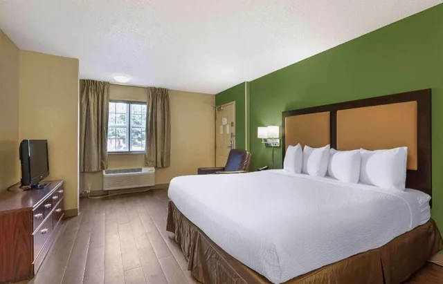 استوديو بسرير كينج لذوي الإعاقة، Studio 6 Suites Fresno North CA 1/10