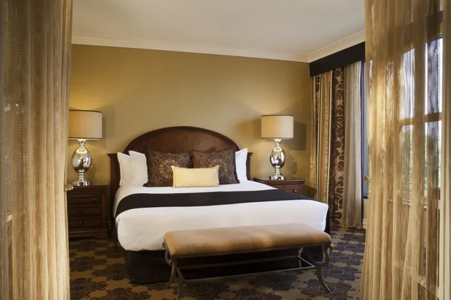 غرفة سيغنتشر بريميير بسرير كينج، Omni Houston Hotel 9/10