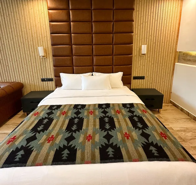 Luxury, 1 King or 2 Queen Beds, Pool View, Balcony، Lake View Resort 6/8