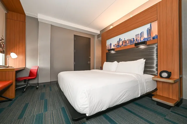 Room, King Bed, City View, Aloft Charlotte City Center 1/5