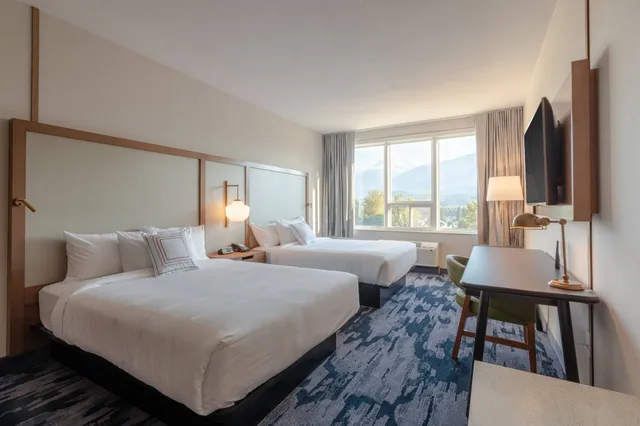 Room, King Bed, Fairfield Inn & Suites by Marriott Revelstoke 1/10
