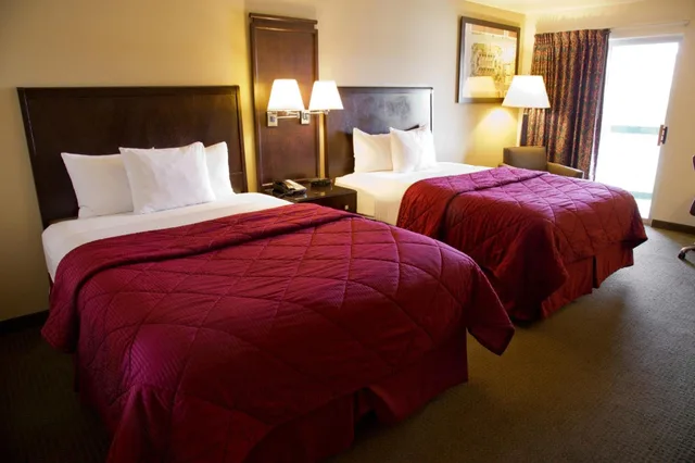 غرفة بسريرين كوين، Cedars Inn 1/10