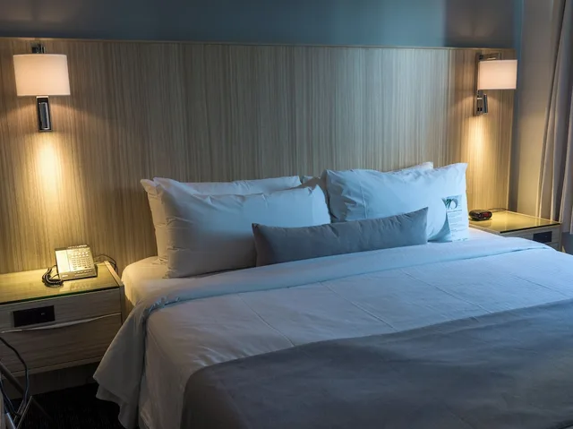 جناح تنفيذي بسرير كينج بغرفة نوم واحدة بمطبخ، Century Plaza Hotel & Spa 6/9