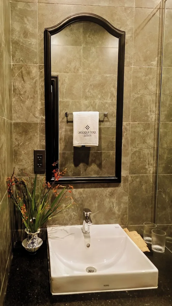 غرفة ديلوكس بسرير كوين، Anvi Saigon Boutique Hotel 7/9