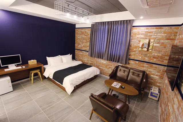 Deluxe, Queen Bed, Brown-Dot Hotel Daegu Hyukshin Doshi 3/8