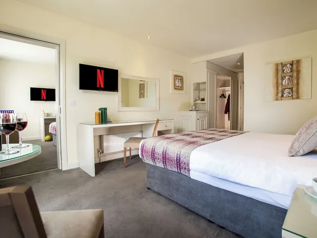 Room, 2 Queen and Twin Beds, The Connacht Hotel 1/1