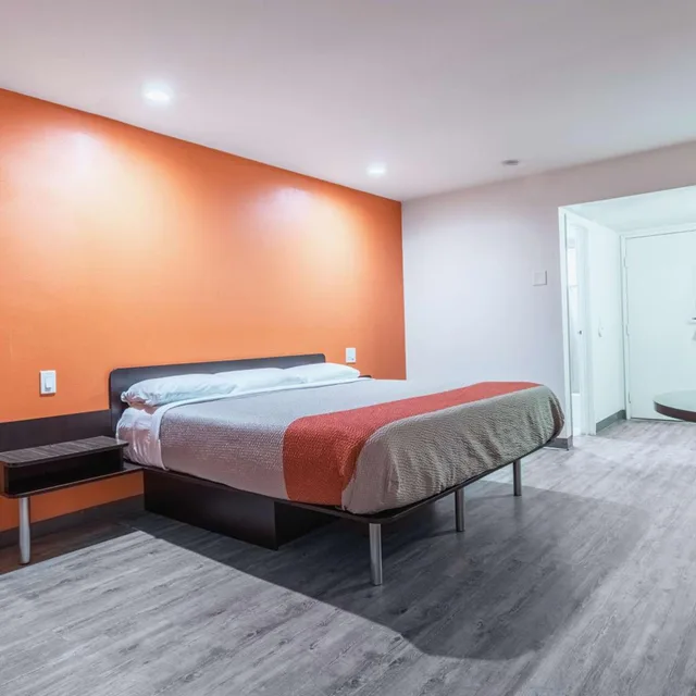 Room, King Bed, Motel6 Barstow, CA - Route 66 5/10